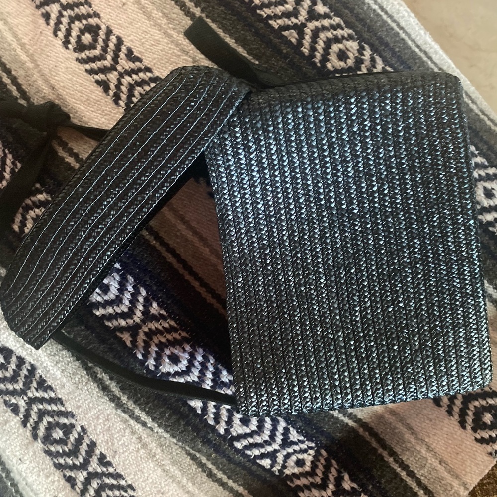 Barbara Bolan Hand-woven boho bag with a square pattern. Excellent Condition 🖤